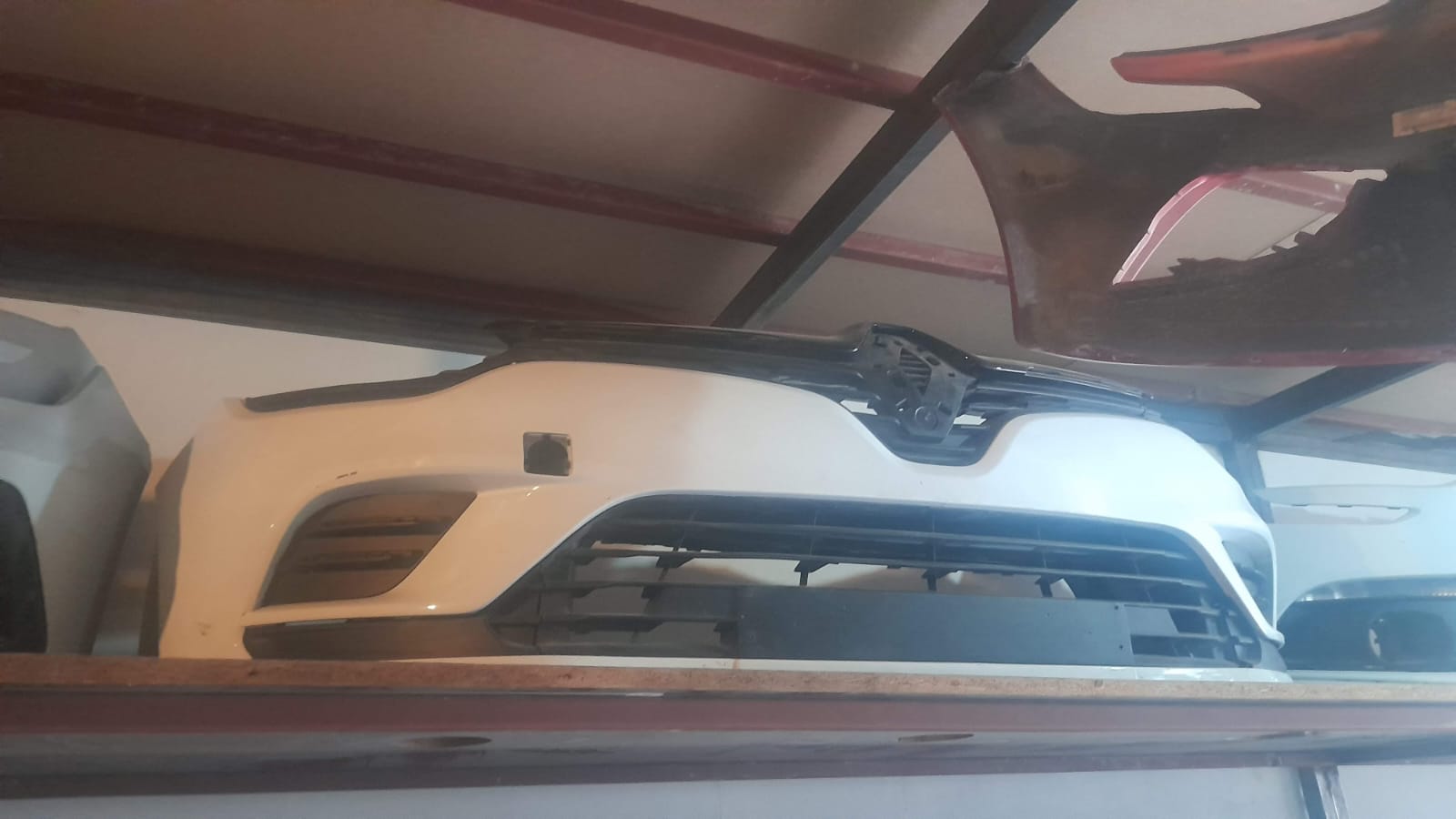 RENAULT CLİO 4 ÇİKMA BEYAZ ÖN TAMPON